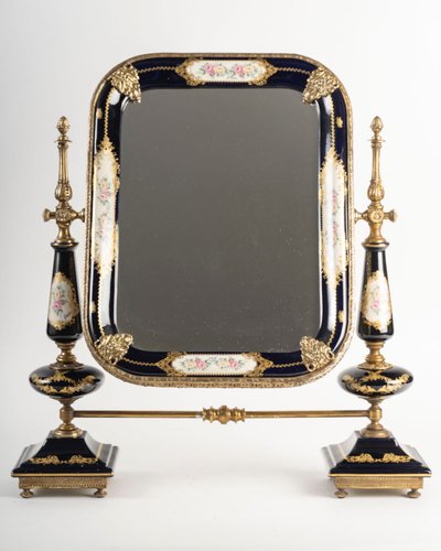 Un miroir de table en porcelaine, début XXè siècle 