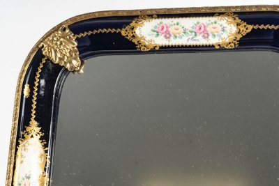 Un miroir de table en porcelaine, début XXè siècle 
