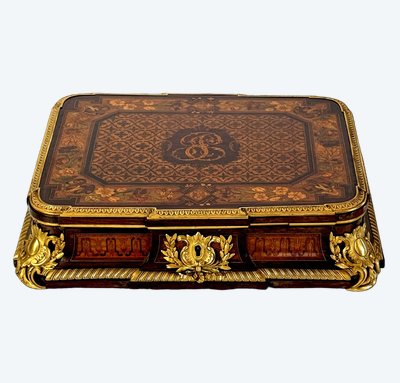 CASE ATTRIBUTED TO "ALPHONSE GIROUX 1776-1848" IN MARQUETRY DECORATED WITH BRONZE