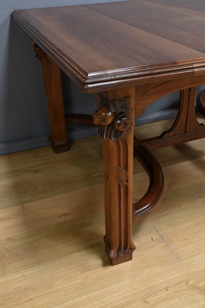 Walnut Allonge Table, 20 place settings, Art Nouveau - Early 20th century