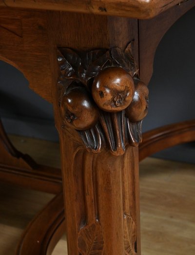 Walnut Allonge Table, 20 place settings, Art Nouveau - Early 20th century