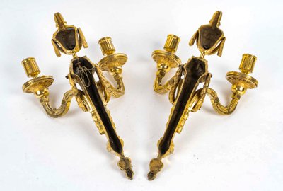 Paire d’Appliques en Bronze Ciselé et Doré à Deux Bras de Lumières d’Époque Louis XVI vers 1780