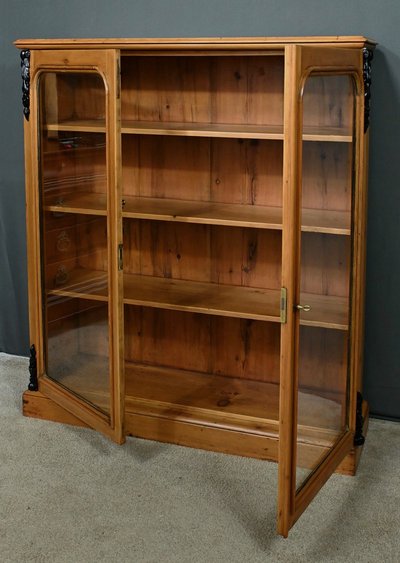 Pine showcase - 1920