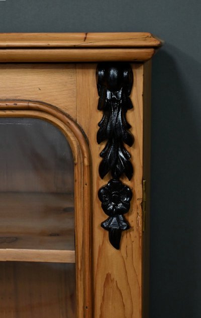 Pine showcase - 1920