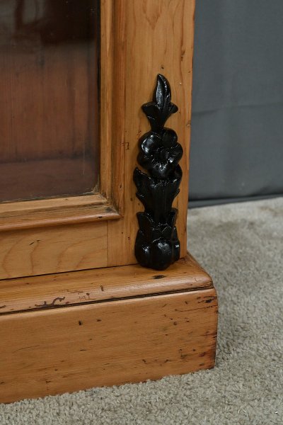 Pine showcase - 1920
