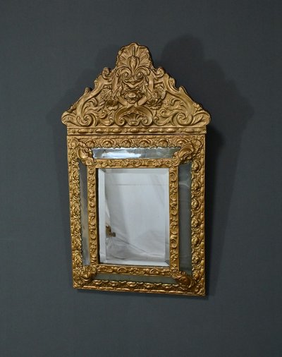 Petit Miroir à Parcloses en Laiton Repoussé – 1900
