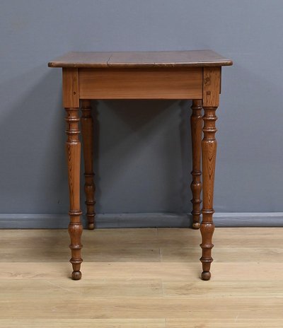 Petite Table Bureau en Pitchpin, style Louis-Philippe – Début XXe