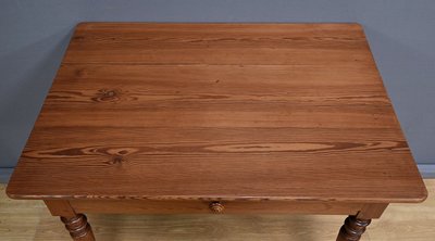 Petite Table Bureau en Pitchpin, style Louis-Philippe – Début XXe