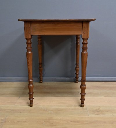 Petite Table Bureau en Pitchpin, style Louis-Philippe – Début XXe