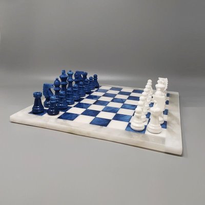 1970 Élégant jeu d'échecs bleu et blanc en albâtre de Volterra fait à la main. Fabriqué en Italie