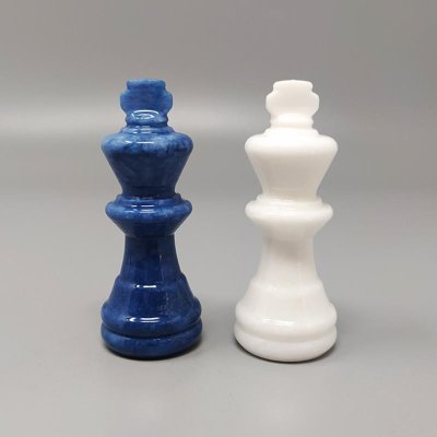 1970 Élégant jeu d'échecs bleu et blanc en albâtre de Volterra fait à la main. Fabriqué en Italie