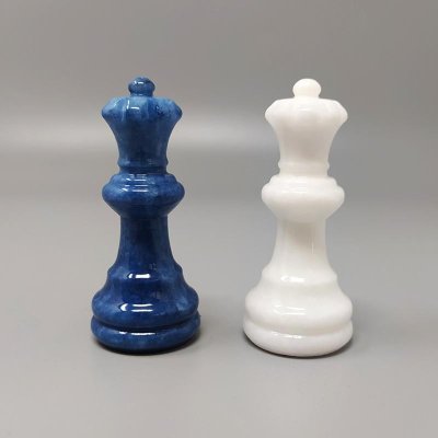 1970 Élégant jeu d'échecs bleu et blanc en albâtre de Volterra fait à la main. Fabriqué en Italie