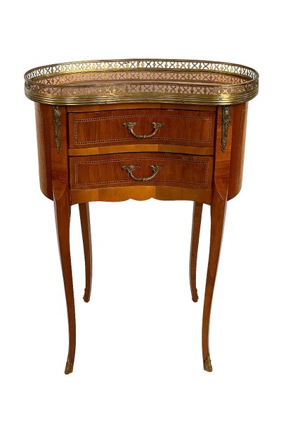 Table d’appoint de style Louis XV – Marqueterie & Bronze doré – France, XIXe siècle