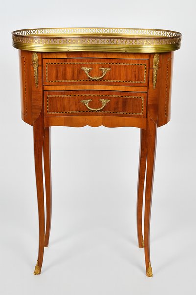 Table d’appoint de style Louis XV – Marqueterie & Bronze doré – France, XIXe siècle