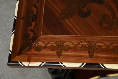 Table Bureau en Marqueterie de Bois Précieux, époque Napoléon III – Milieu XIXe