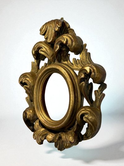 CARVED WOOD AND GILDED OVAL MONOXYLE FRAME FOR PAINTING 10 CM X 8.5 CM