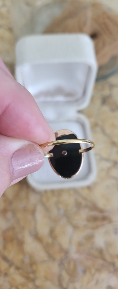 Bague Ancienne en Onyx sertie d'or 18carats 
