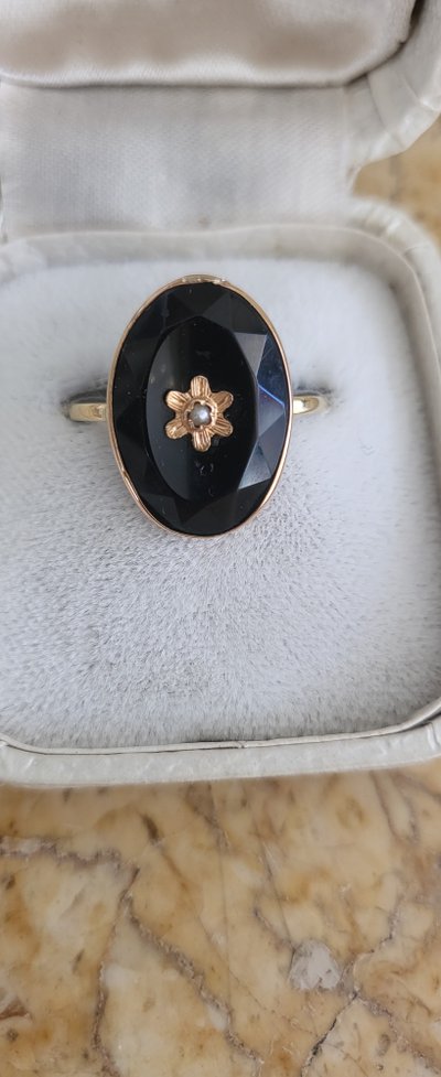 Bague Ancienne en Onyx sertie d'or 18carats 