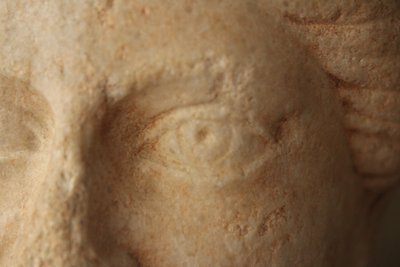 Testa femminile in marmo, stile antico