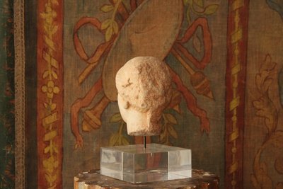 Testa femminile in marmo, stile antico