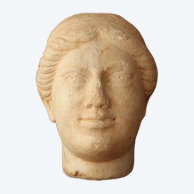 Testa femminile in marmo, stile antico