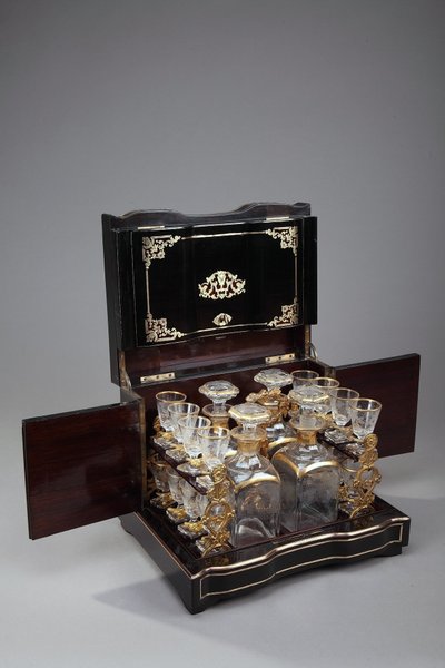 Cave à liqueur Napoléon III en bois d'ébène et incrustations de laiton