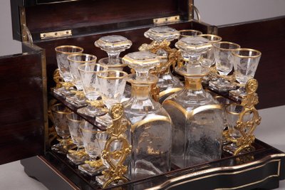 Cave à liqueur Napoléon III en bois d'ébène et incrustations de laiton
