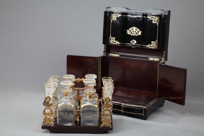 Cave à liqueur Napoléon III en bois d'ébène et incrustations de laiton
