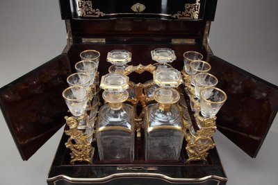 Cave à liqueur Napoléon III en bois d'ébène et incrustations de laiton