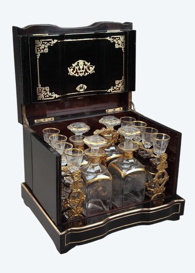 Cave à liqueur Napoléon III en bois d'ébène et incrustations de laiton