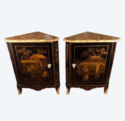 Pair of European varnish corner blocks stamped Foureau