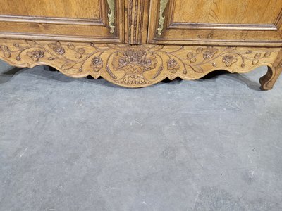 Geschnitzte Anrichte aus Eiche