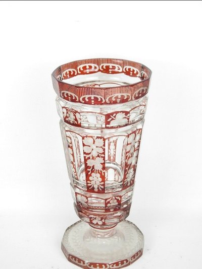 Vase couvert en  verrerie  de Bohème  ht 34cm