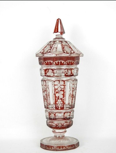 Vase couvert en  verrerie  de Bohème  ht 34cm