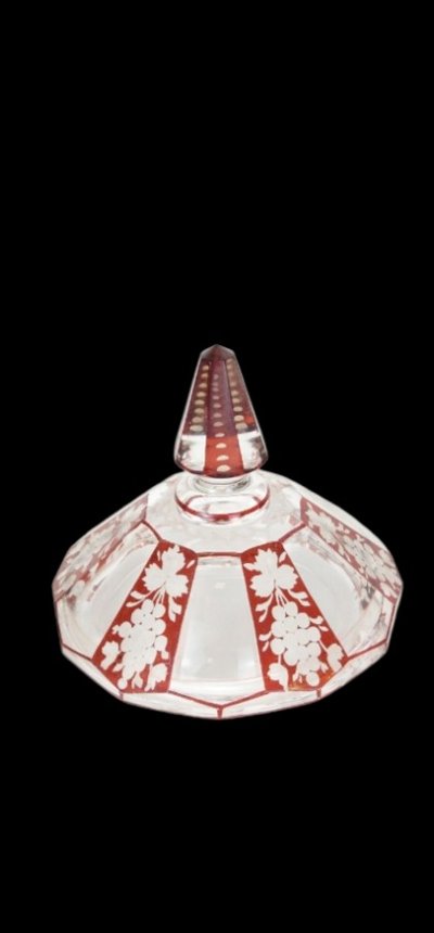 Vase couvert en  verrerie  de Bohème  ht 34cm