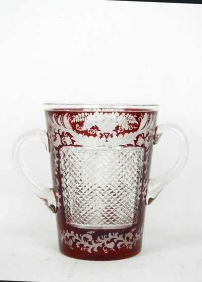 Vase à  deux anses verrerie  de Bohème 