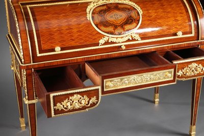 Secrétaire à cylindre d'après un modèle de Riesener attribué à la Maison Beurdeley