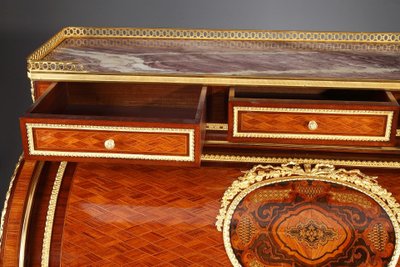 Secrétaire à cylindre d'après un modèle de Riesener attribué à la Maison Beurdeley