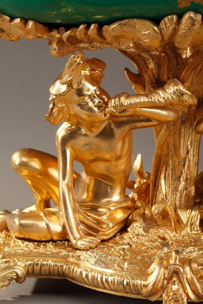Jardinière ancienne en porcelaine et bronze doré à décor de couples galants