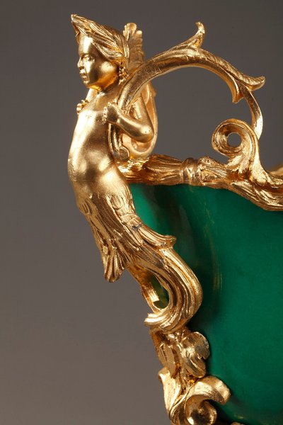 Jardinière ancienne en porcelaine et bronze doré à décor de couples galants
