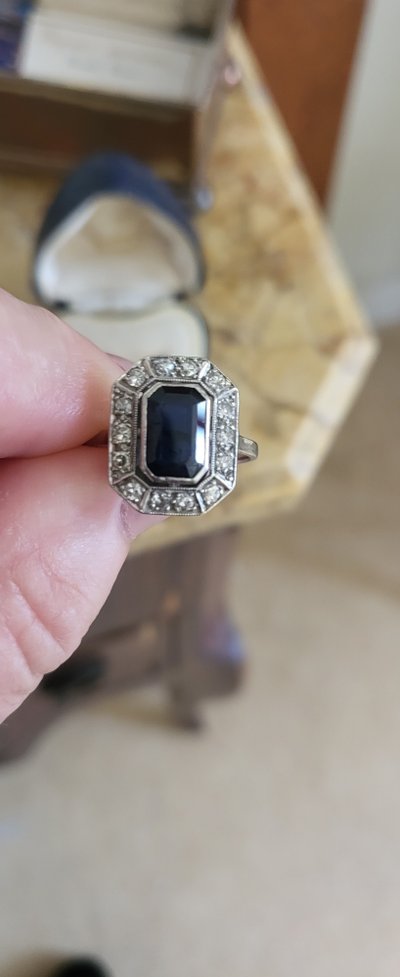 Platinum ring set with a blue sapphire and surrounded by Art Deco diamonds