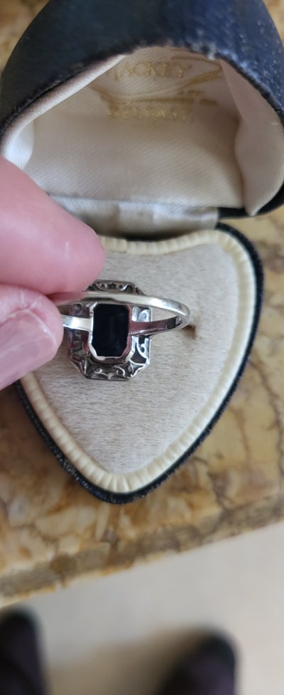 Platinum ring set with a blue sapphire and surrounded by Art Deco diamonds