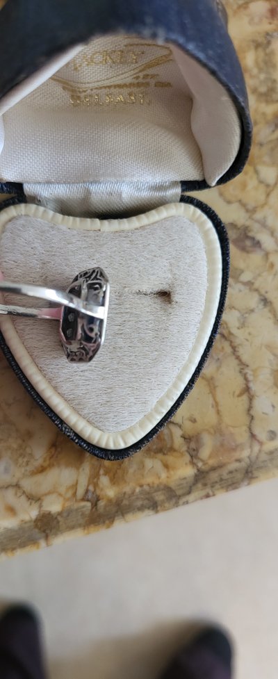 Platinum ring set with a blue sapphire and surrounded by Art Deco diamonds