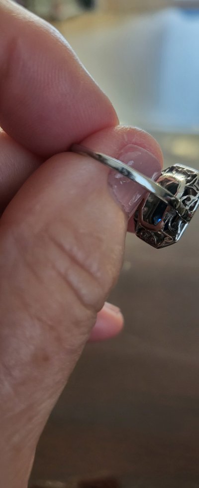 Platinum ring set with a blue sapphire and surrounded by Art Deco diamonds