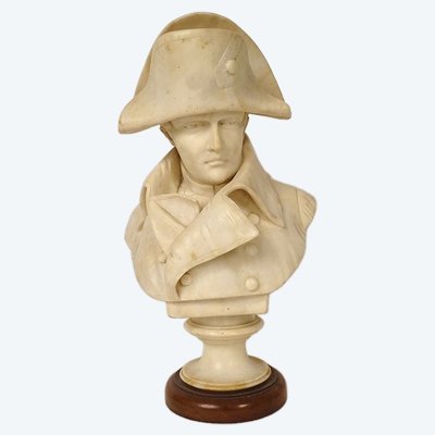 Alabasterskulptur Büste Kaiser Napoleon I. Zweihorn Gehrock XIX.