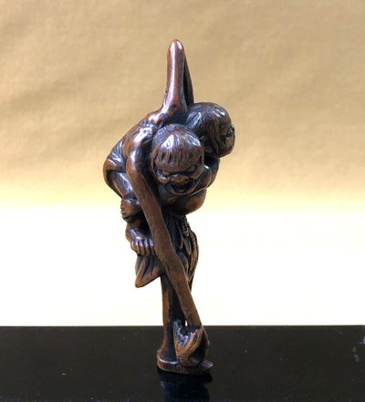 JAPON ancien netsuke en buis figurant ASHINAGA TENAGA
