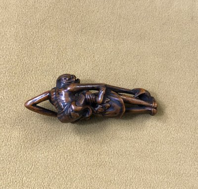 JAPON ancien netsuke en buis figurant ASHINAGA TENAGA