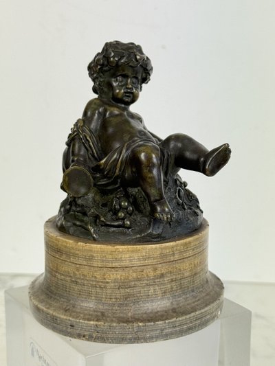 PUTTI EN BRONZE PATINÉ REPOSANT SUR UN SOCLES EN MARBRE EPOQUE 18 /19e