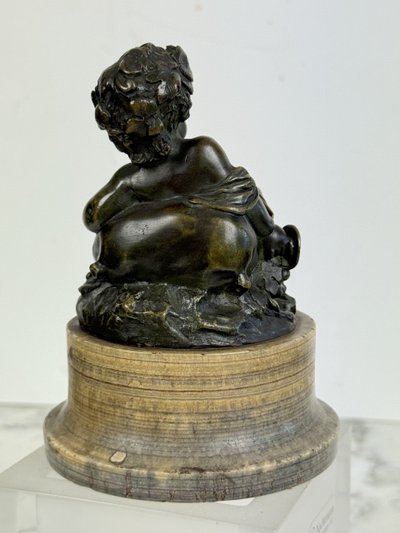 PUTTI EN BRONZE PATINÉ REPOSANT SUR UN SOCLES EN MARBRE EPOQUE 18 /19e