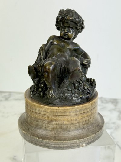 PUTTI EN BRONZE PATINÉ REPOSANT SUR UN SOCLES EN MARBRE EPOQUE 18 /19e